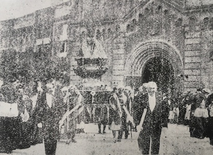 Una de las fotografías incluidas en el programa de sanfermines de 1920.