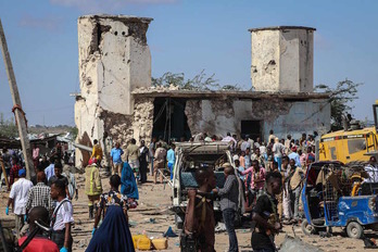 El coche bomba estalló en Mogadiscio. (Abdirazak Hussein FARAH/AFP)