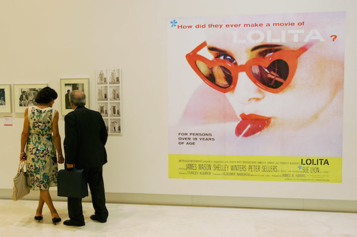 Cartel del film «Lolita», en la exposición de reapertura del Palacio de Exposiciones de Roma. (Vincenzo PINTO/AFP)