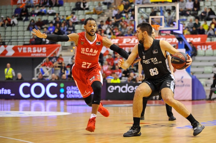 Desde el momento en que se ha desembarazado de Rojas, Bouteille ha brillado con luz propia. (J. BERNAL / ACB PHOTO)