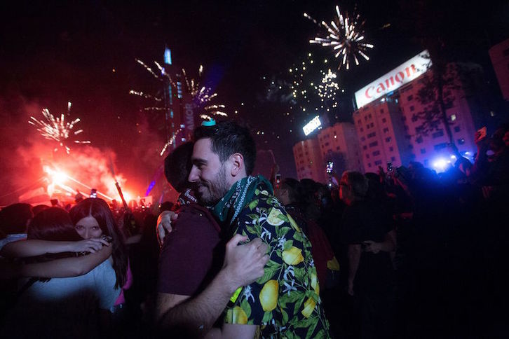 Miles de personas se reunieron en la Plaza Italia de Santiago, rebautizada por los manifestantes como «Plaza de la Dignidad». (Claudio REYES / AFP) 