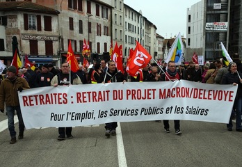 Manifestación en diciembre en Baiona contra la reforma de pensiones. (Bob EDME)