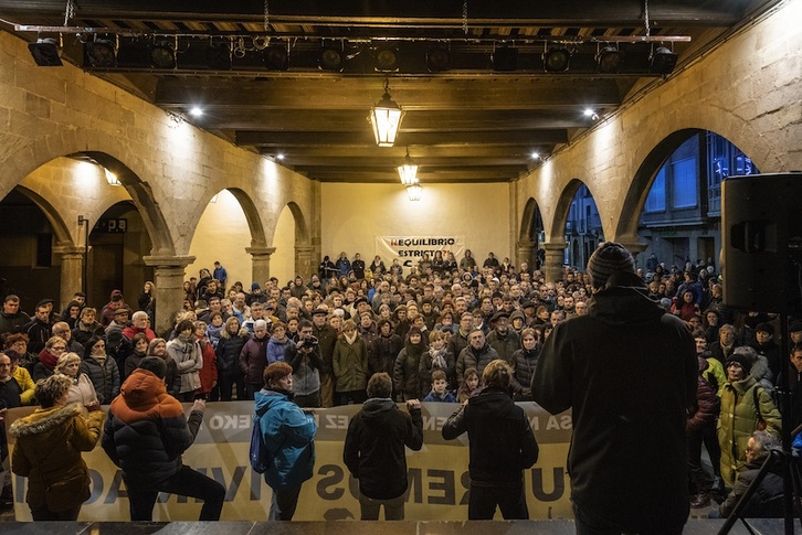 Concentración realizada en Zangoza por la paralización de las obras de Esa.