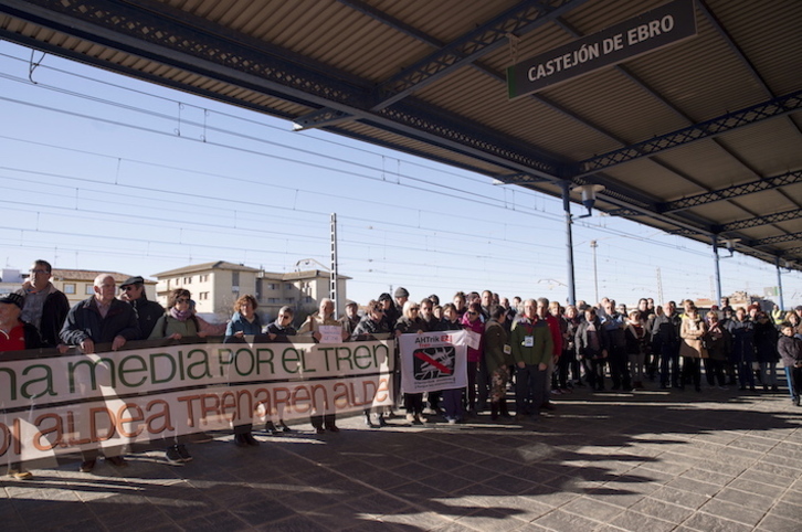 Movilización en Castejón el pasado domingo para denunciar el cierre de las taqullas. (Iñigo URIZ/FOKU)