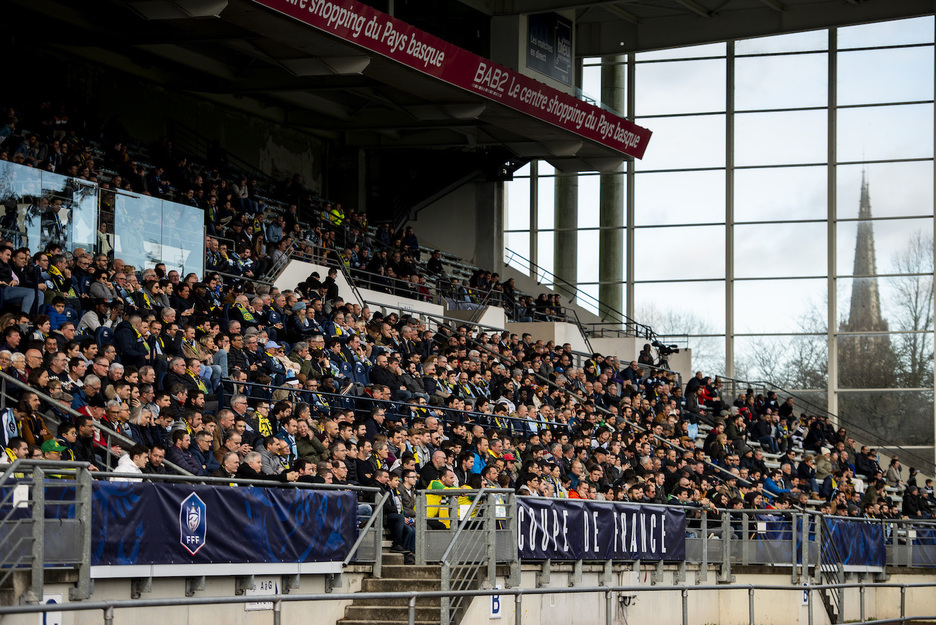 Au total, près de 8 000 personnes ont assisté au match. L'ensemble de la recette a été laissée par le président du FC Nantes, Waldemar Kita, à l'Aviron Bayonnais. © Guillaume FAUVEAU