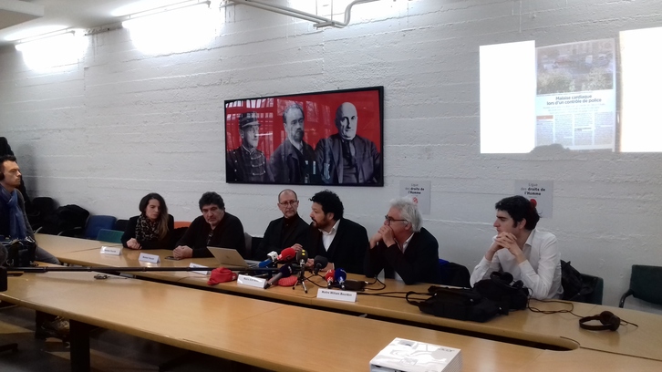 Comparecencia de abogados y defensores de derechos humanos, en París. (@LDH_Fr)