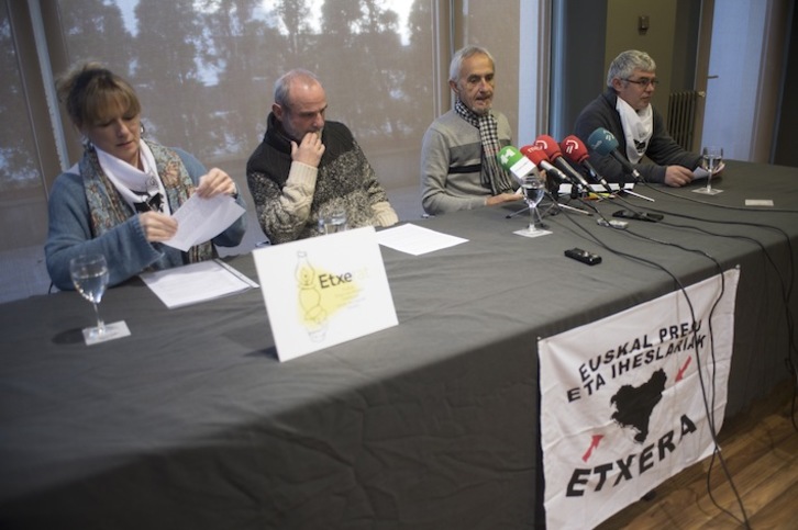 Patricia Velez, Fernando Aburua, Xabier Onaindia eta Urtzi Errazkin, prentsa agerraldian. (Juan Carlos RUIZ / FOKU)