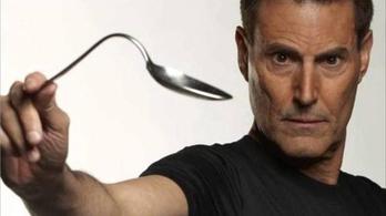 Uri Geller, pone sus poderes a disposición de Boris Johnson. (UriGeller)