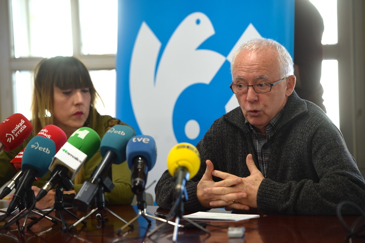 Bego Atxa y Joseba Azkarraga durante la rueda de prensa de Bilbo      (Monika DEL VALLE I FOKU)