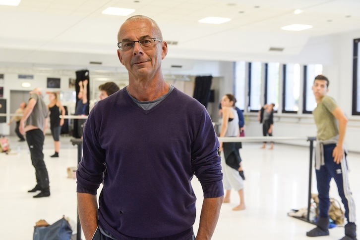 Thierry Malandain en el Centro coreográfico de Biarritz. (Isabelle MIQUELESTORENA)