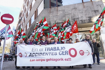 Concentración celebrada hoy por UGT. (Marisol RAMIREZ/FOKU)
