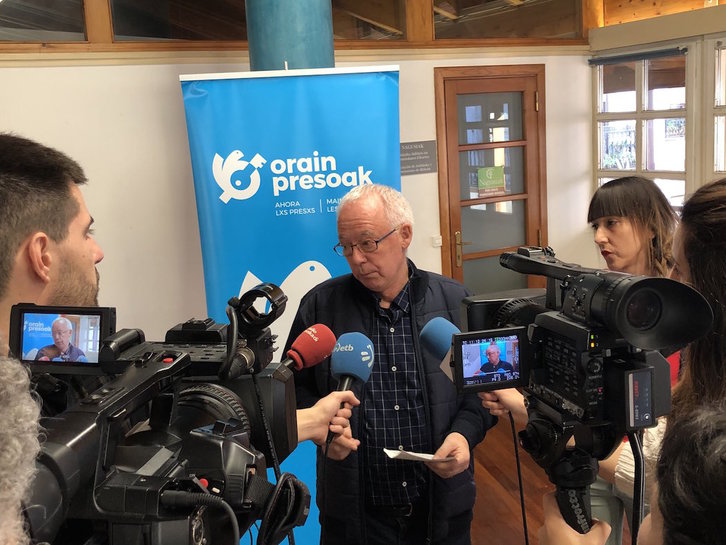 Los portavoces de Sare atienden a los medios. (@sare_herritarra)