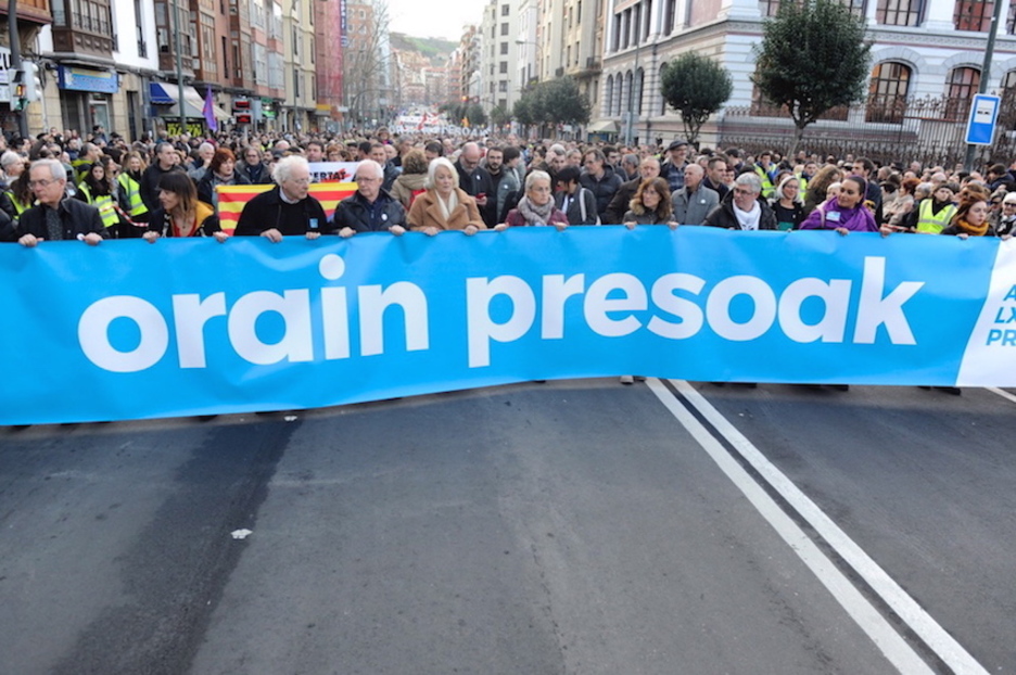 Cabecera de la manifestación de Bilbo. (Gora RUBIO/FOKU)