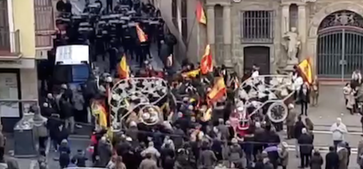 Captura de un vídeo de la concentración de Vox en Iruñea y su respuesta antifascista. 