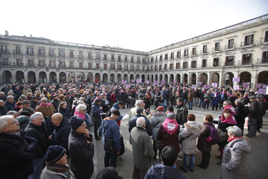 Gasteizen pentsiodun ugari batu dira. (Endika PORTILLO / FOKU)