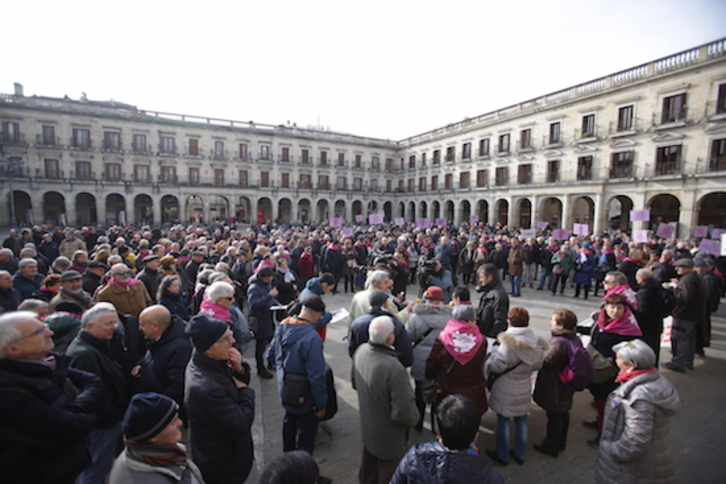 Movilización de los pensionistas en Gasteiz. (Endika PORTILLO/FOKU)