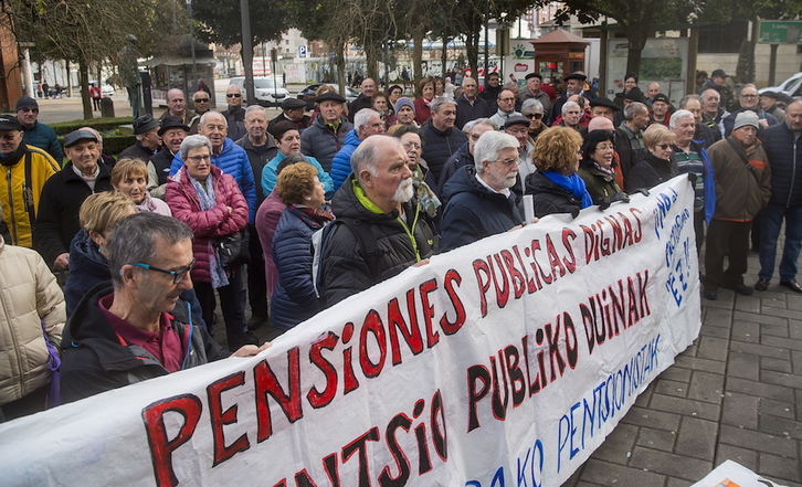 Movilización de pensionistas en Laudio. (Luis JAUREGIALTZO / FOKU)
