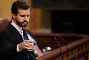 Casado, en la tribuna del Congreso; hoy ha usado otro tono en Génova. (Pierre Philippe MARCOU | AFP)