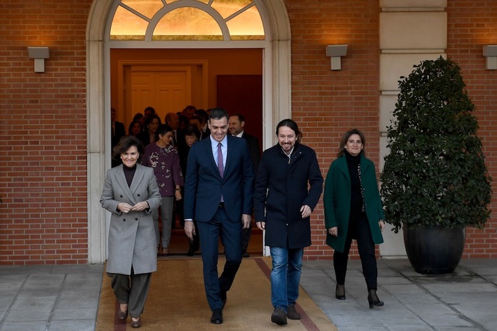 Sánchez, con tres de sus vicepresidentes. (Pierre Philippe MARCOU | AFP)