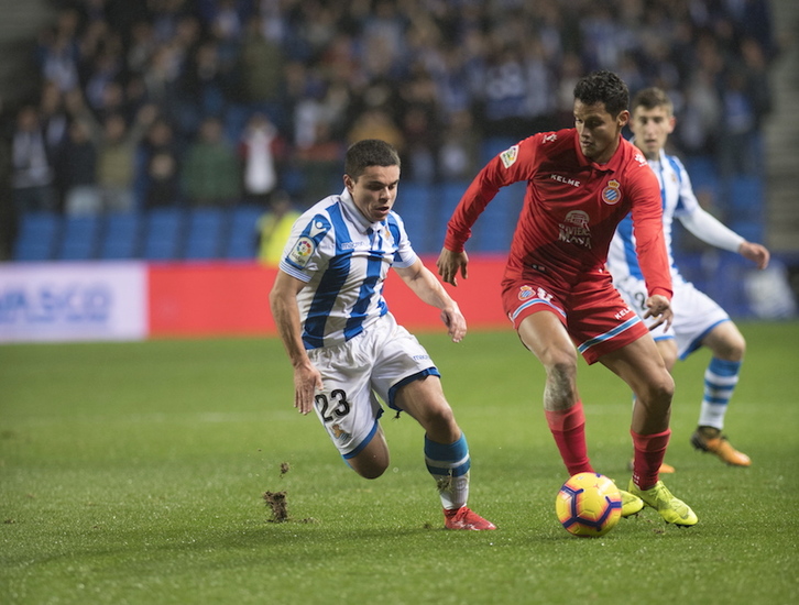 Partido entre la Real y el Espanyol, la temporada pasada en Anoeta. (Juan Carlos RUIZ / FOKU)