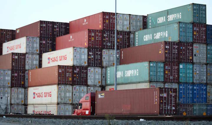 Importaciones chinas en el puerto de los Angeles. (Mario TAMA/AFP)
