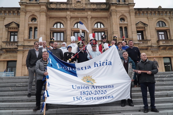 Presentación de la tamborrada de adultos de Donostia. (Andoni CANELLADA/FOKU)