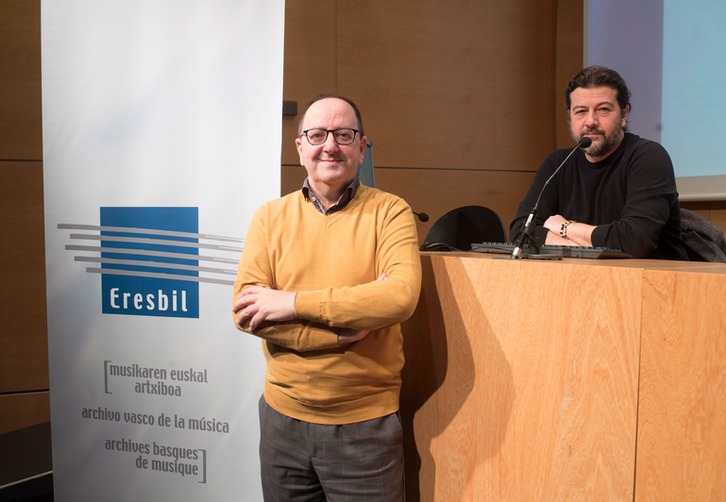 Jon Bagües y Mark Barnés en rueda de prensa. (Juan Carlos RUIZ / FOKU)
