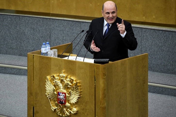Mikhail Mishustin se dirige a los diputados en la Duma. (Alexander NEMENOV / AFP)