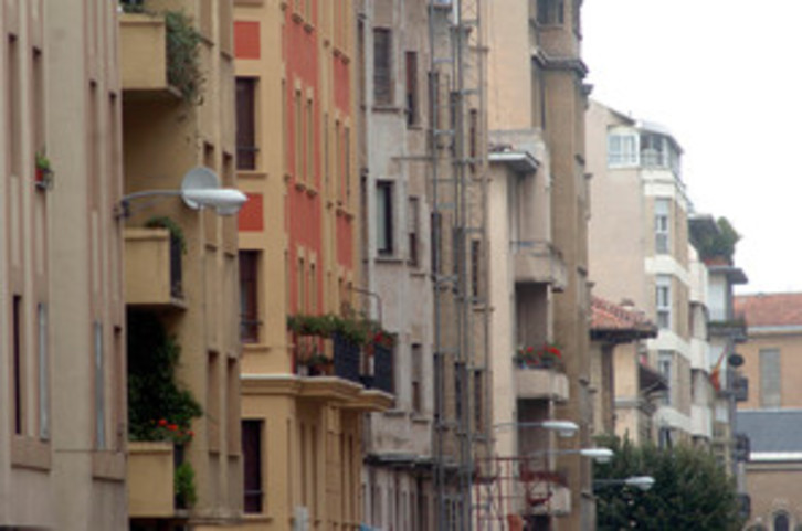 Varios edificios de Paulino Caballero, en Iruñea. (J. MANTEROLA/FOKU)
