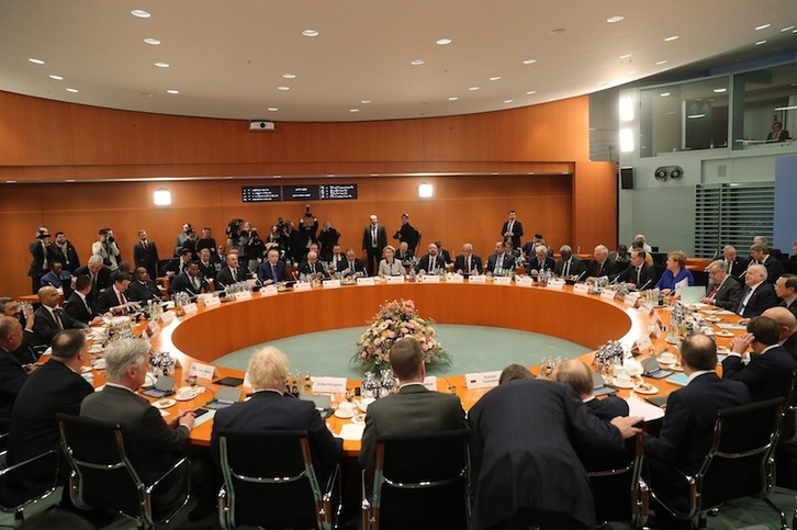 Imagen de la reunión de los líderes mundiales que han tomado parte en la conferencia. (Murat TINMUHURDAR | AFP)