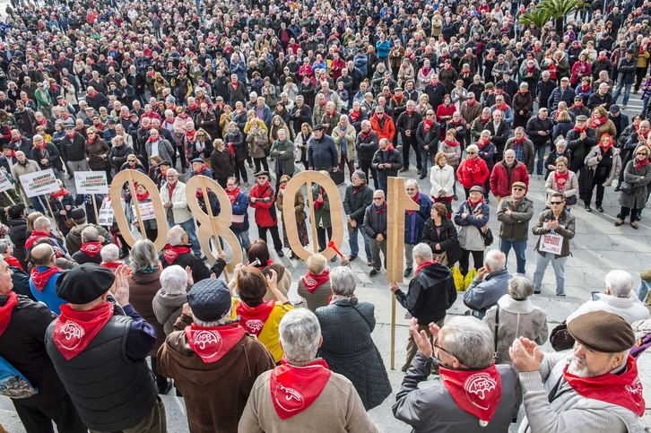 Movilización de los pensionistas de Bizkaia ante el Ayuntamiento de Bilbo      (Marisol RAMÍREZ I FOKU)