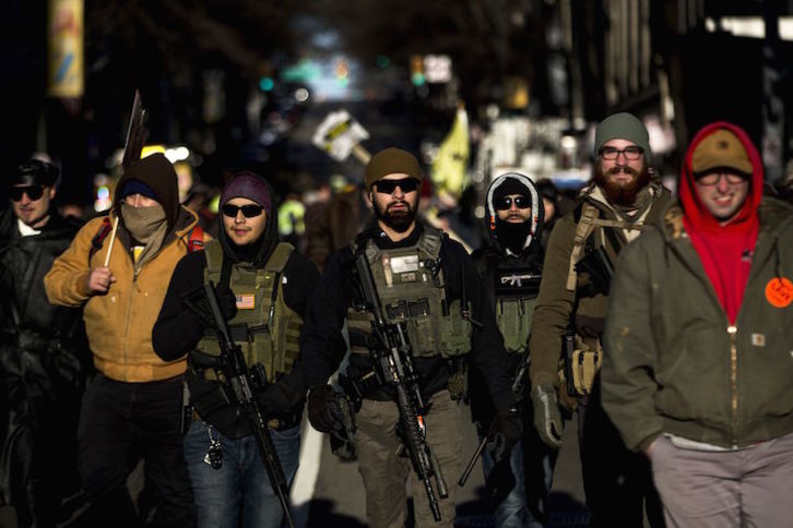 Manifestantes contra el control de armas en Richmond, Virginia (Zach GIBSON/AFP)