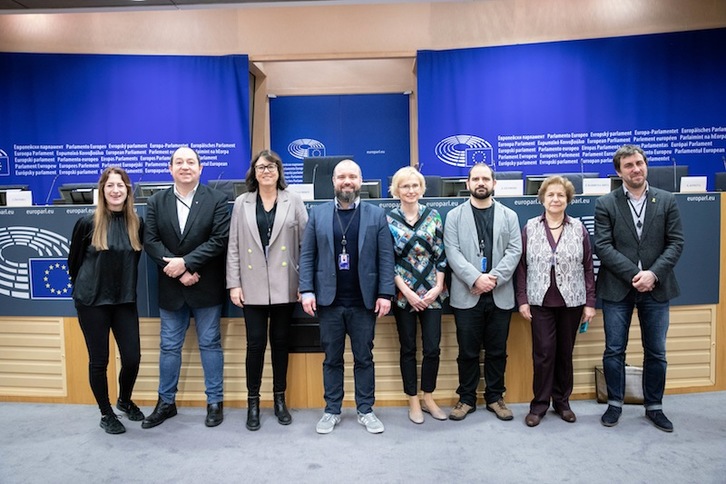 Varios de los miembros del renovado Friendhsip, hoy en el Parlamento Europeo. (O. HANSEN- GUE/NGL)