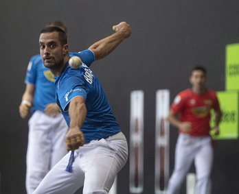 Oinatz Bengoetxea dejaá su puesto a Víctor (Jon URBE/FOKU)