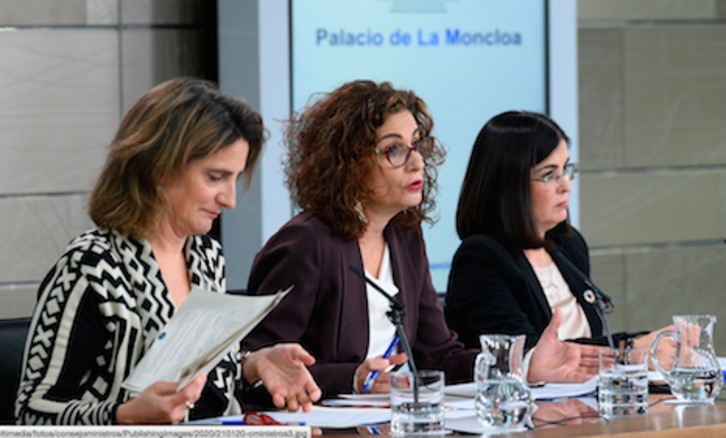 La portavoz del Gobierno, María Jesús Montero, en la rueda de prensa de hoy. (MONCLOA)