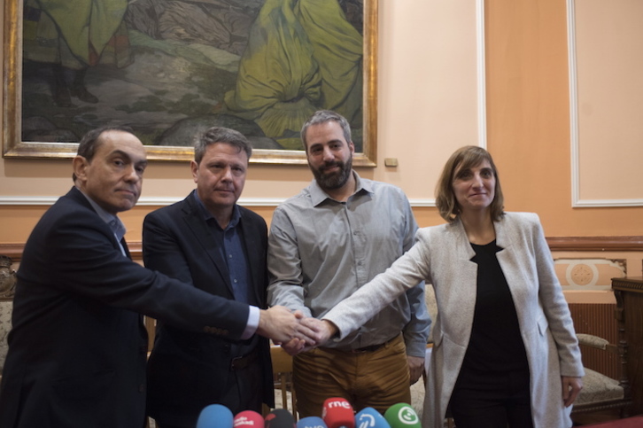 PSE y EH Bildu han sellado su acuerdo presupuestario en Irun. (Juan Carlos RUIZ / FOKU)