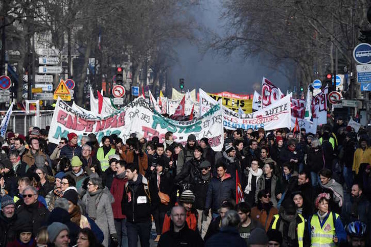 Manifestación en París contra el proyecto de reforma de las pensiones. (Stephane DE SAKUTIN/AFP)