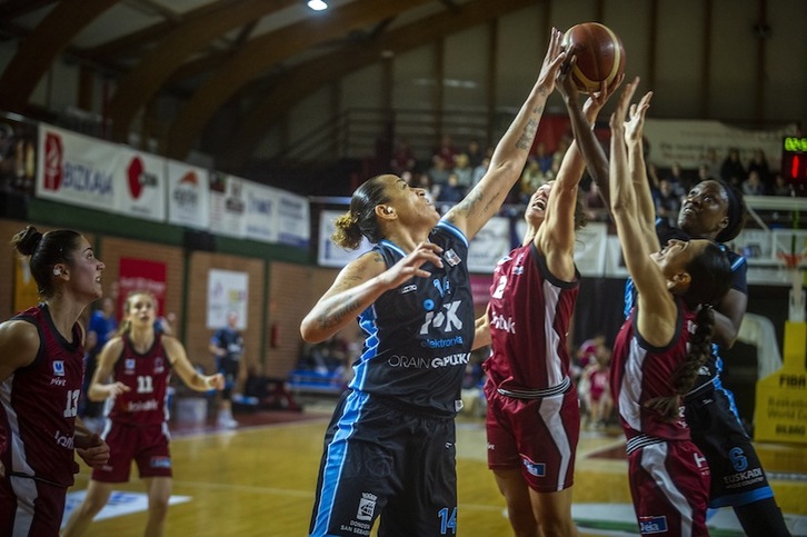 Foto de archivo de Erika De Souza, que ha brillado con 11 puntos y 17 rebotes en la derrota de IDK Gipuzkoa en Lugo, mientras que Gernika sigue su escalada. (Jaizki FONTANEDA / FOKU)