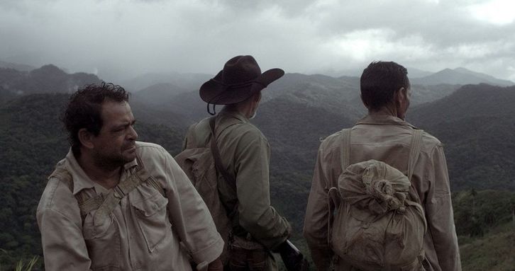 Los tres veteranos combatientes que protagonizan el documental 'Entre perro y lobo'. (EL VIAJE FILMS)