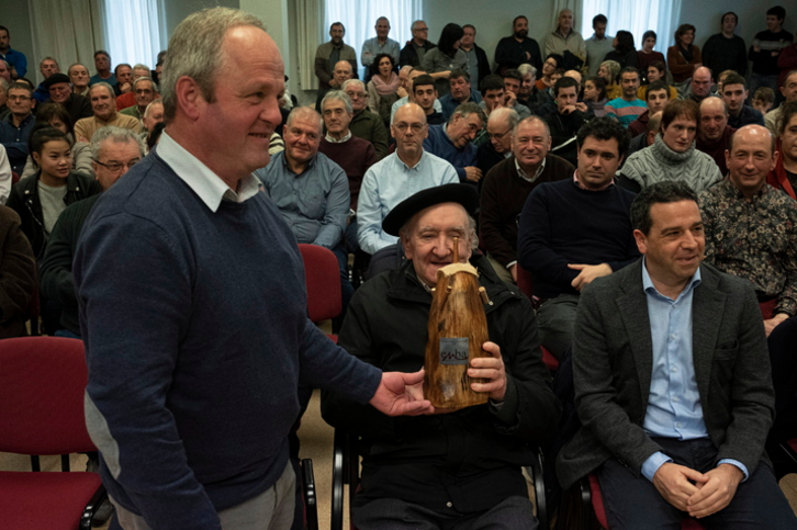 Nikolas Segurola fraide frantziskotarra saritu du ENBAk. (Jon URBE / FOKU).