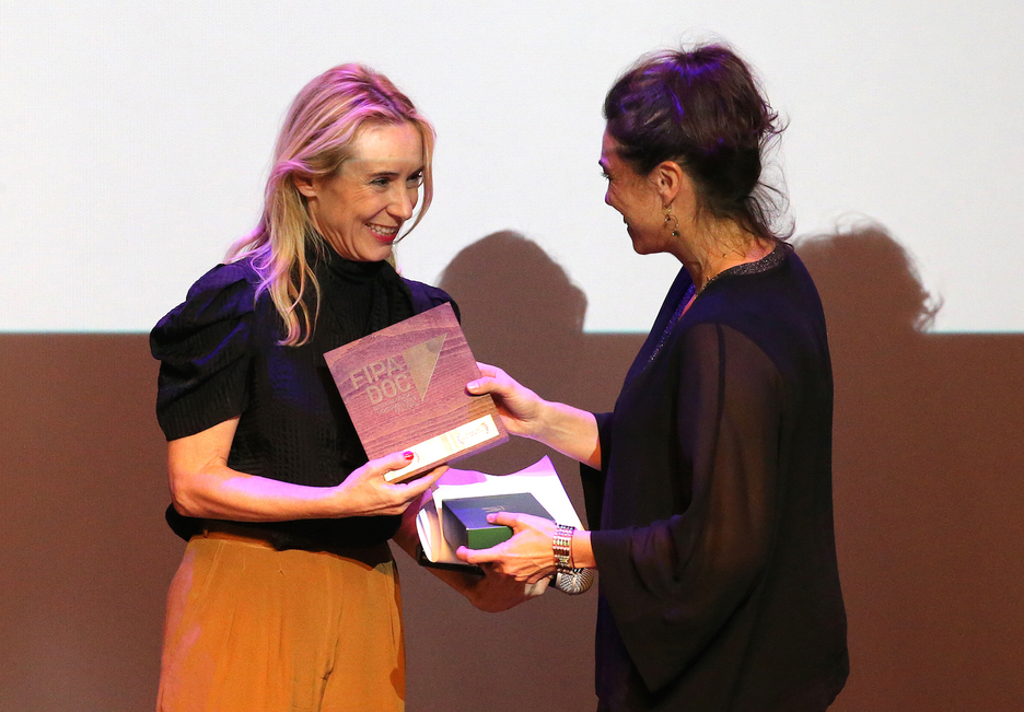 Valérie Müller reçoit le "Grand Prix du documentaire national" pour son film "Danser sa peine" sur l'introduction de la danse en prison. ©Bob EDME
