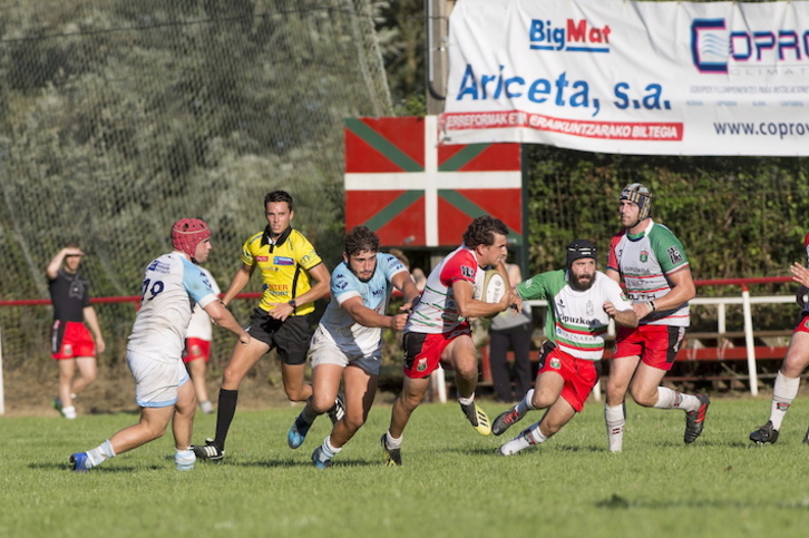 Aviron eta Hernani arteko partida, Euro Basque Rugby Challenge txapelketako lehen edizioan. (Iñigo URIZ/FOKU)