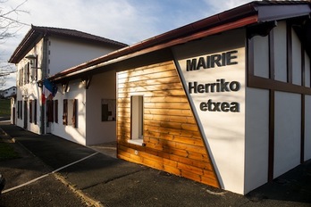 La mairie de Suhescun. © Guillaume FAUVEAU