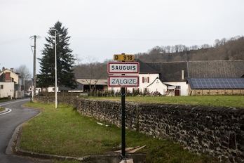 Une entrée au village de Sauguis, en Soule. © Guillaume FAUVEAU