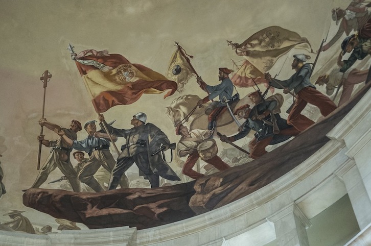 Pinturas de exaltación fascista en el interior de la cúpula del Monumento a los Caídos. (Jagoba MANTEROLA | FOKU)