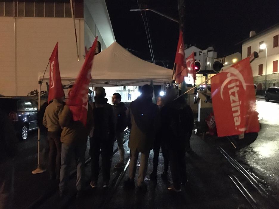 En Hendaia han bloqueado la entrada al Topo. En Hendaia han bloqueado la entrada al Topo.