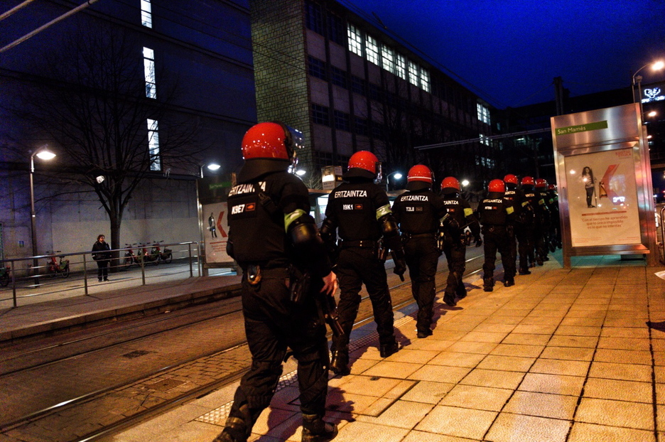 Ertzaintza, Bilboko kaleetan. (FOKU) Ertzaintza, Bilboko kaleetan. (FOKU)
