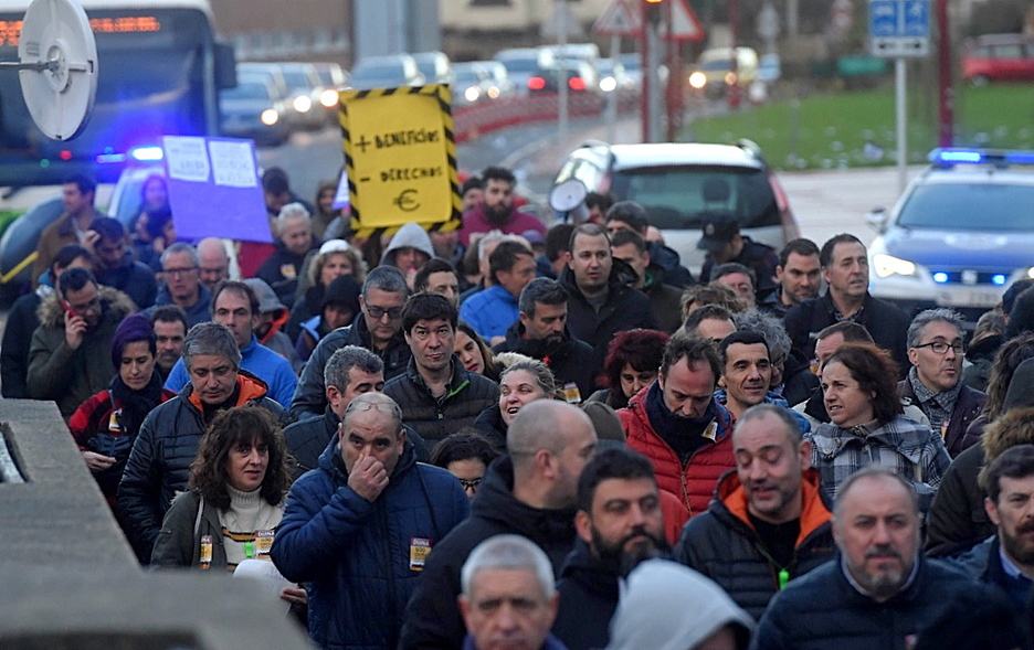 Txoriherrin jendetza bildu da. (Luis JAUREGIALTZO / FOKU) Txoriherrin jendetza bildu da. (Luis JAUREGIALTZO / FOKU)