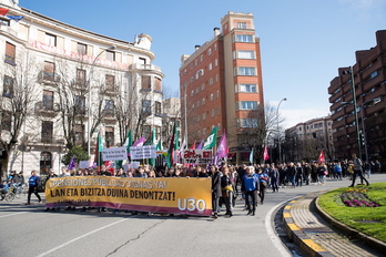 Paso de la manifestación por la plaza de Príncipe de Viana de Iruñea. (Iñigo URIZ/FOKU))