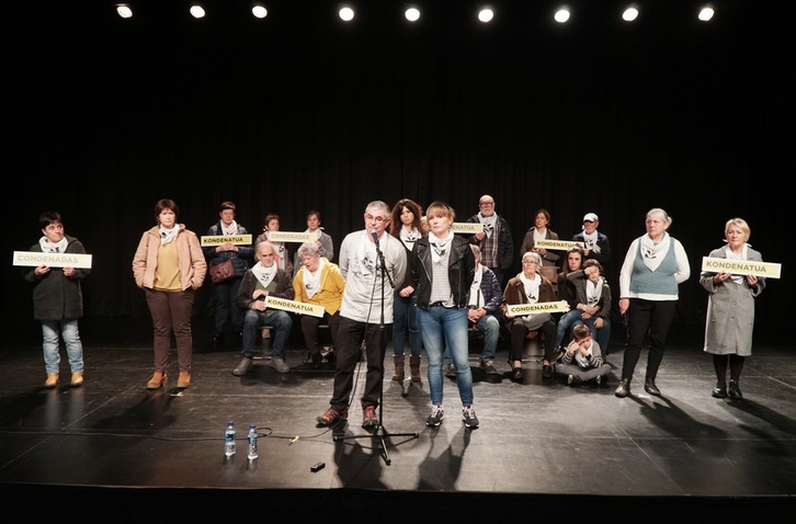 Rueda de prensa de Etxerat este sábado en Hernani. (Andoni CANELLADA | FOKU)